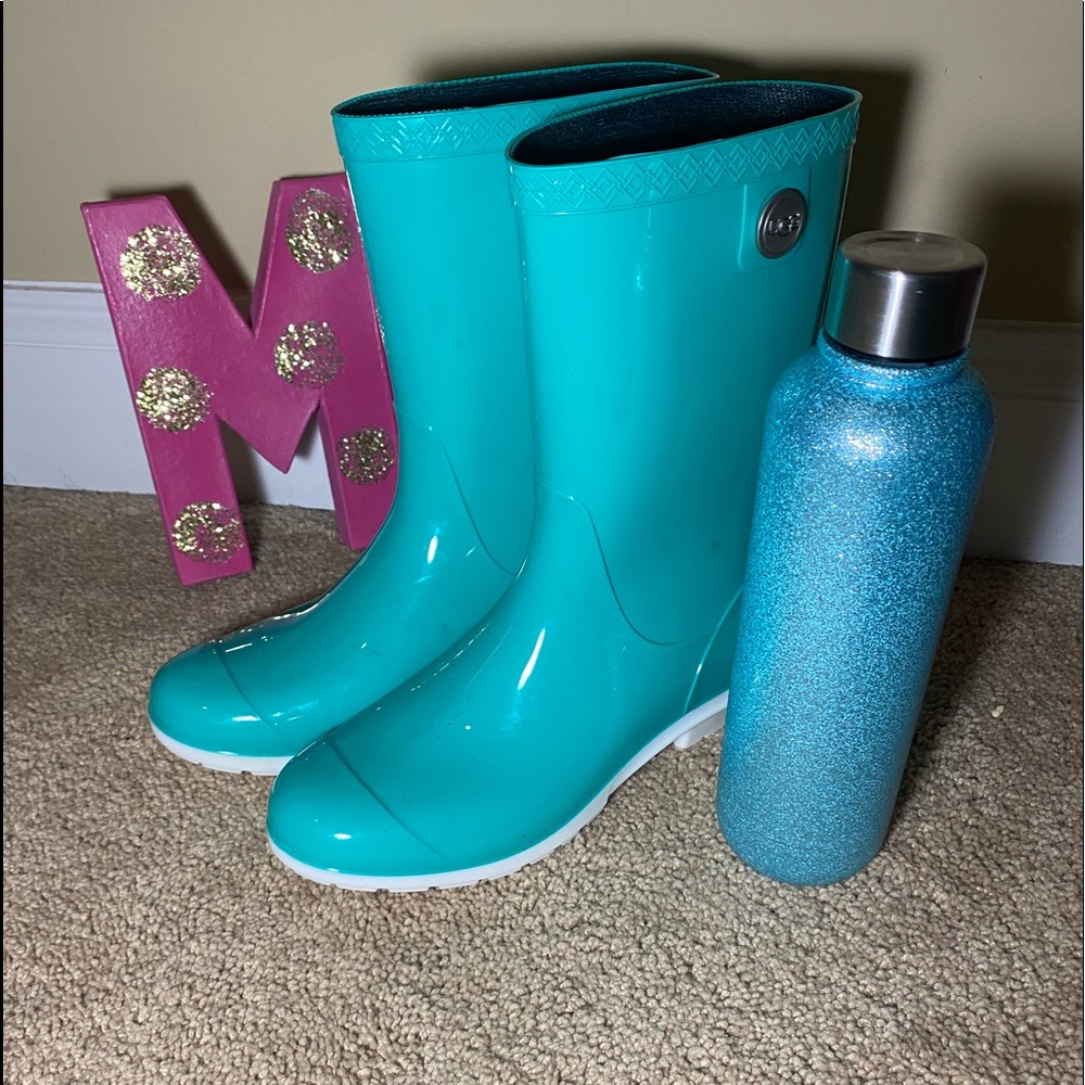 UGG Turquoise Rainboots w/ cute water bottle <3